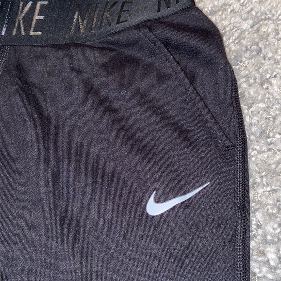 Women’s Nike cropped sweatpants/leggings - Picture 3 of 4